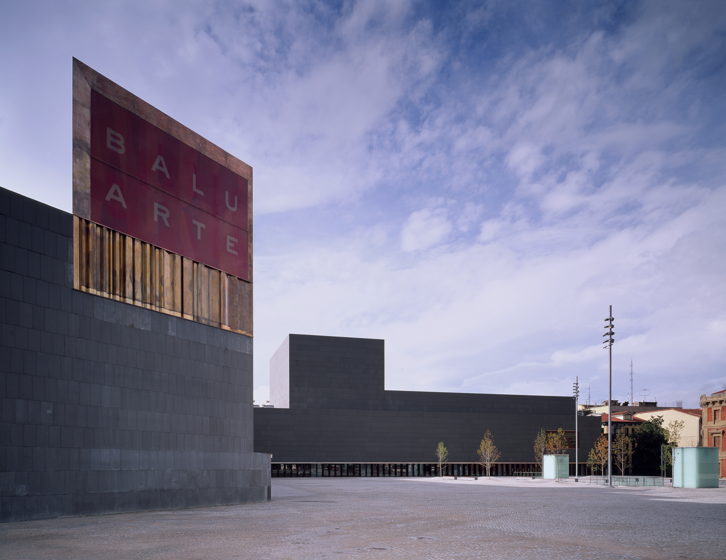 Vista de la fachada exterior del Palacio de Congresos y Auditorio de Navarra.